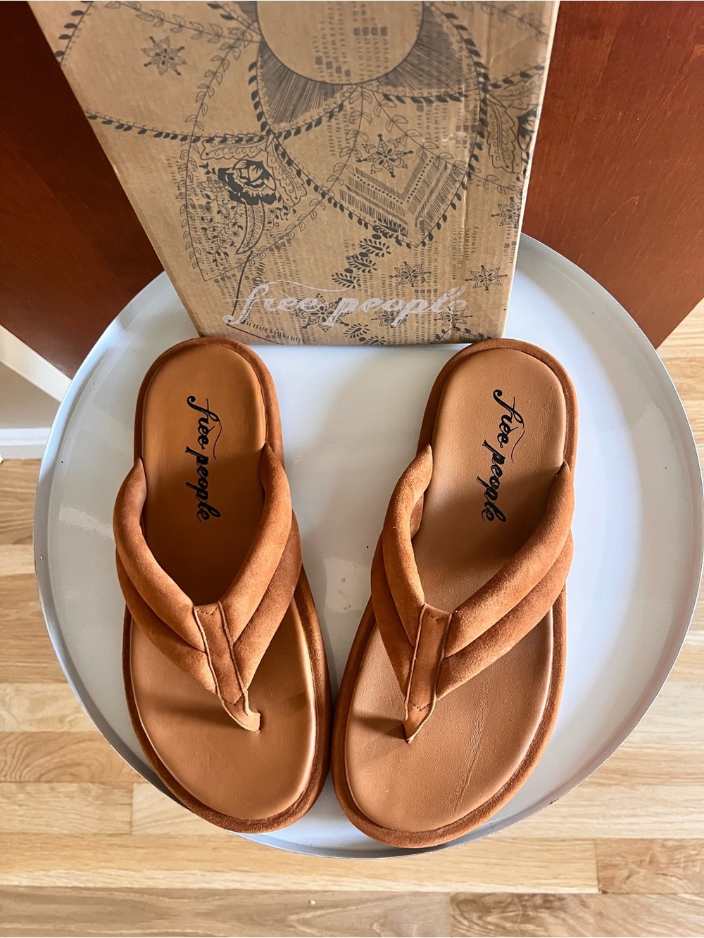 NWT Free People Cognac Suede Padded Thong Sandals 41 - Picture 3 of 9
